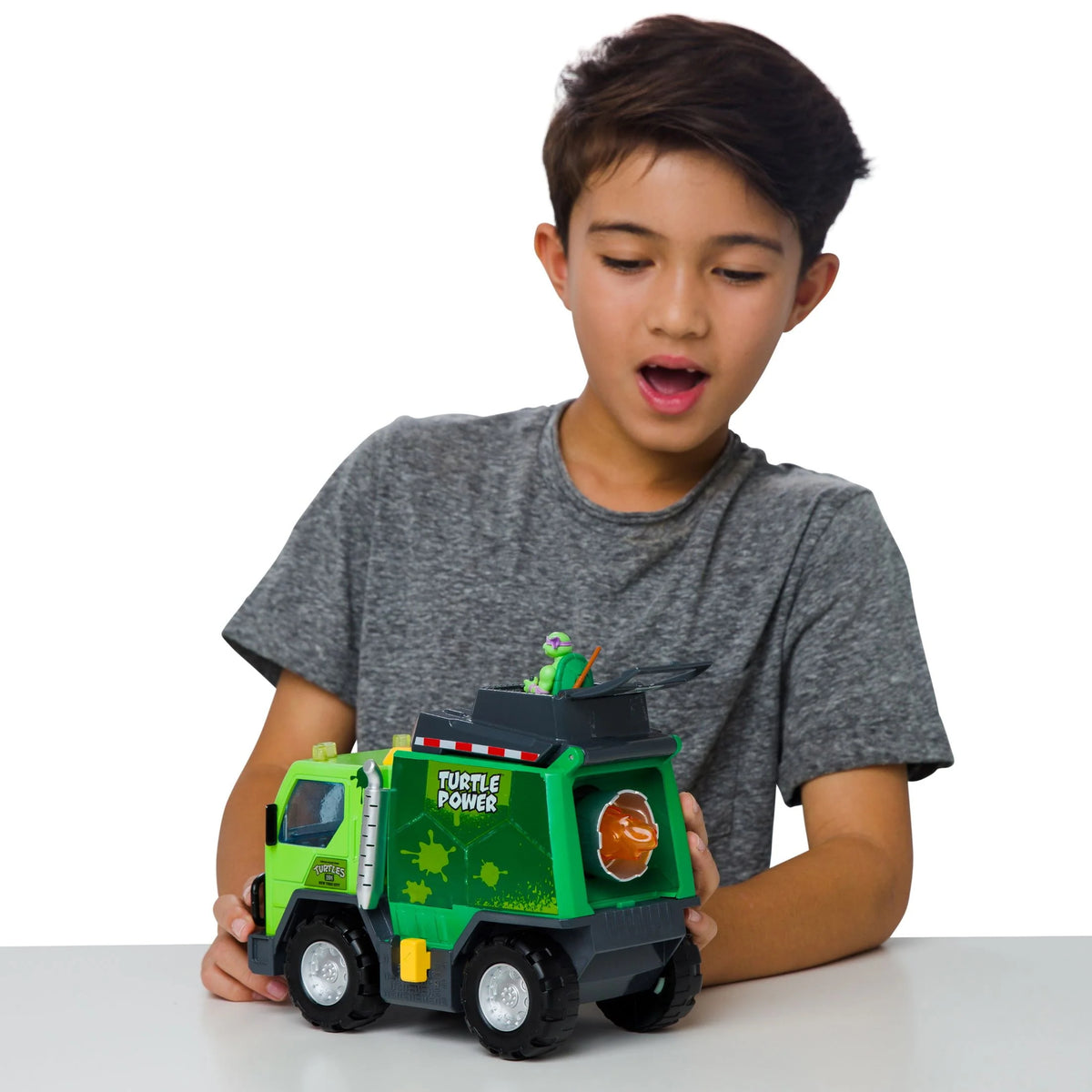 Green Garbage Truck P433358