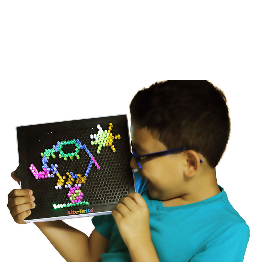 Classic Color Toy with 200+ Pegs and 6 Reusable Templates O415388