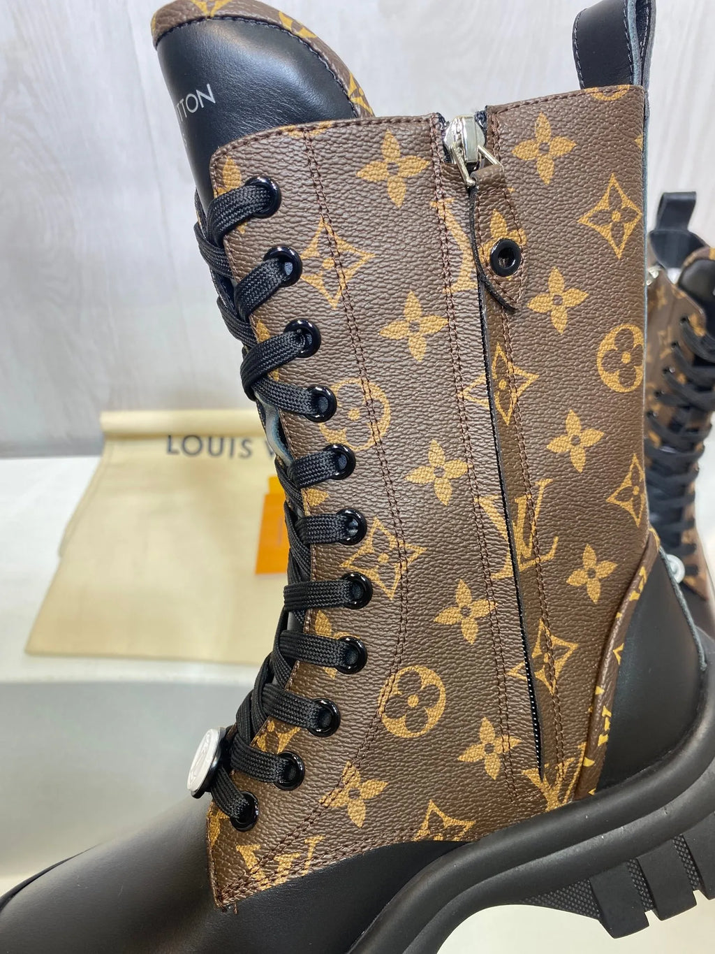 Boots V8938