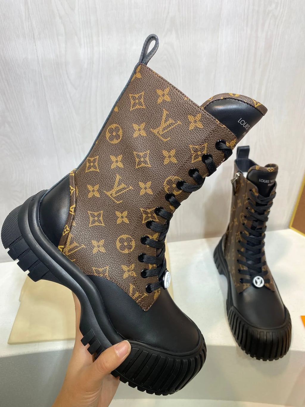 Boots V8938