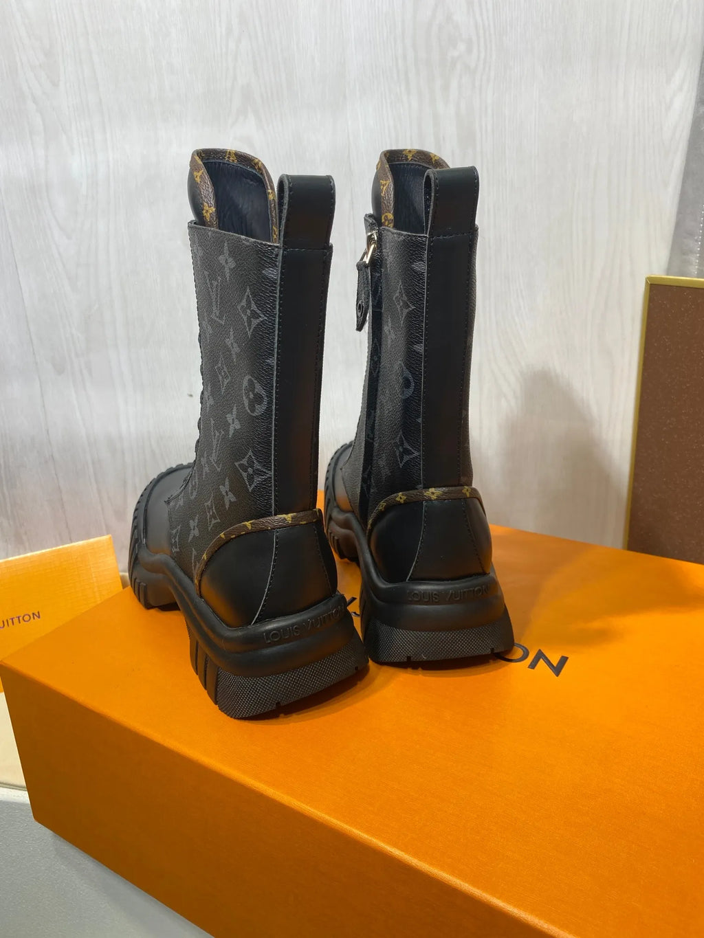 Boots V8938