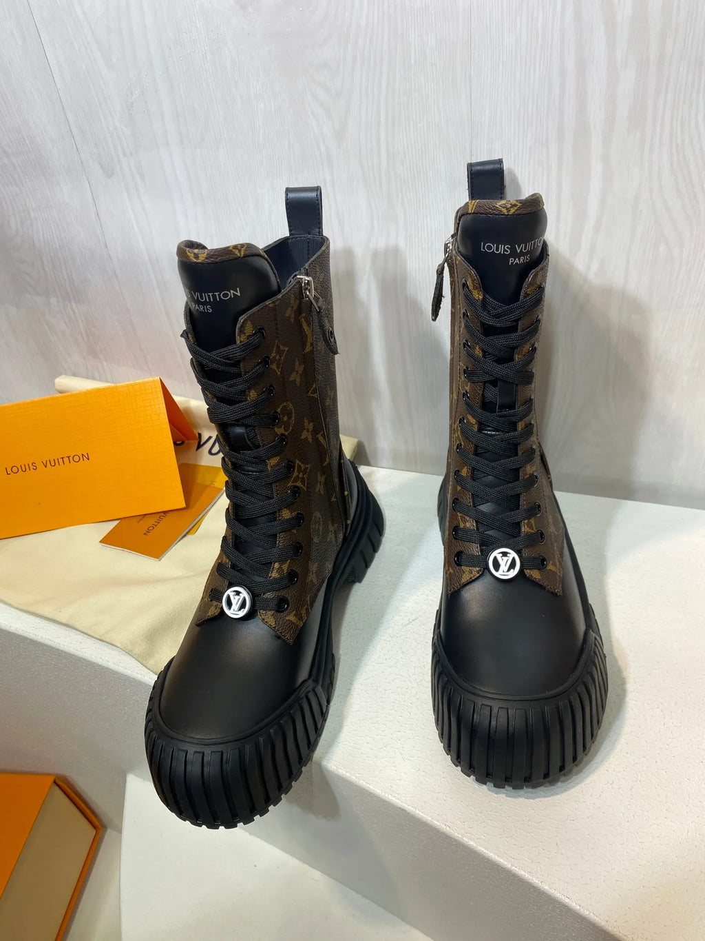 Boots V8938