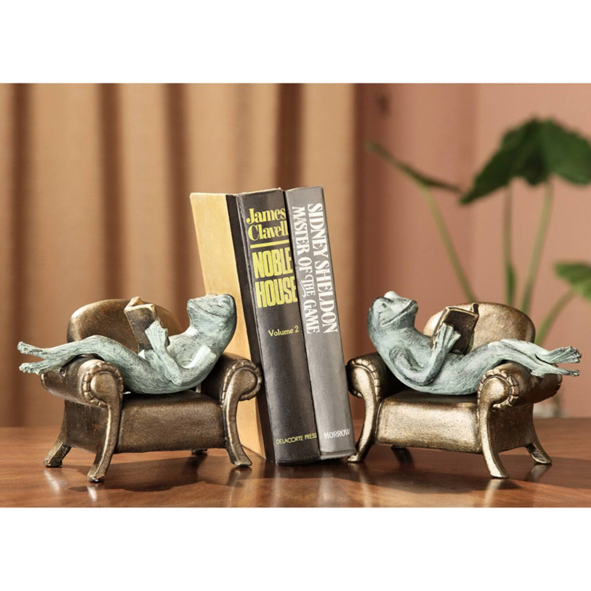 Frogs Reading on Sofa Bookends A552