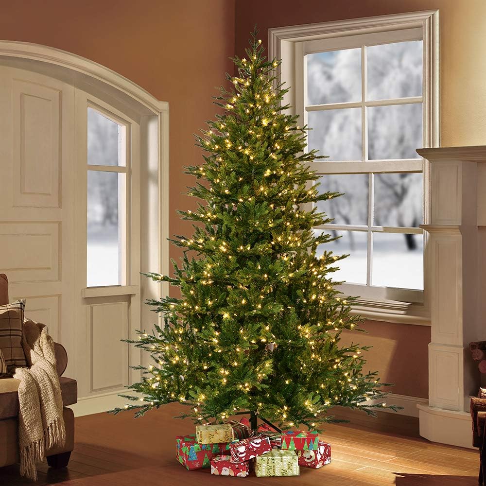 7.5 Foot Pre-Lit Balsam Fir Artificial Christmas Tree with 800 Clear Lights B502041