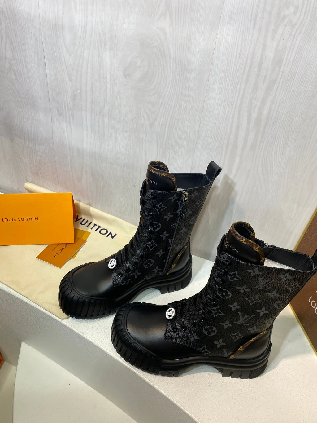 Boots V8938