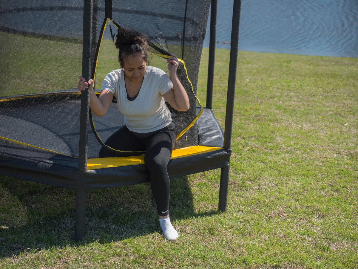 7.5-Foot Trampoline with Enclosure J2591