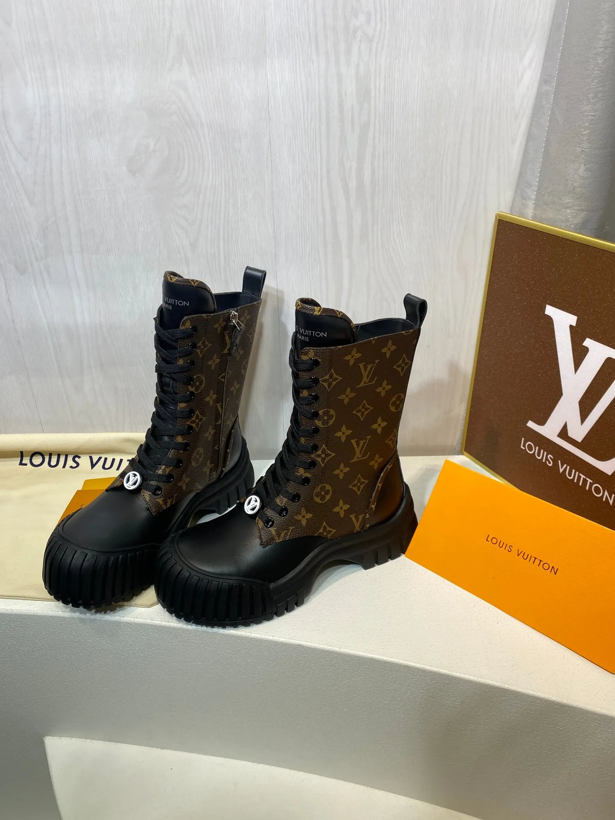 Boots V8938