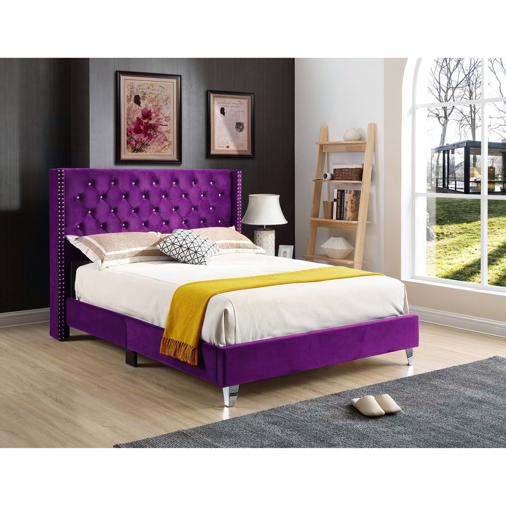 Tan King Bed S561865